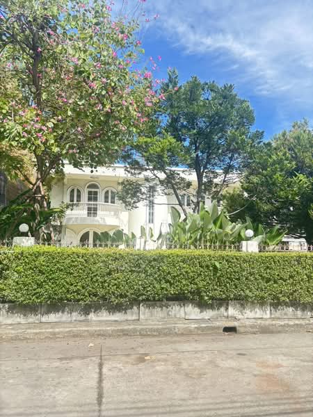 For Sale - Tropical Garden House for Sale at Soi Sukhumvit 64, Bangkok