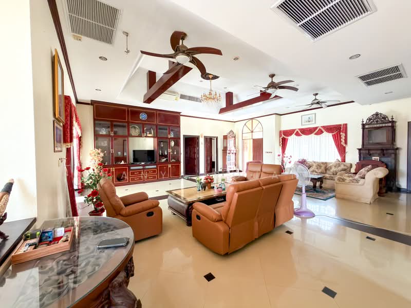 Pool Villa with Long Swimming Pool and Private Garden – Nong Pla Lai Pattaya, ชลบุรี, หนองปลาไหล, บางละมุง, ชลบุรี, 252 ตร.ม., วิลล่า ขาย, โดย Chanya Rojana, 500294972 - DDproperty.com