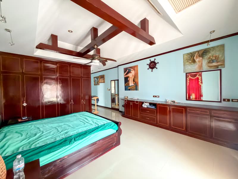 Pool Villa with Long Swimming Pool and Private Garden – Nong Pla Lai Pattaya, Chon Buri (Pattaya), Nong Pla Lai, Bang Lamung (Pattaya), Chon Buri (Pattaya), 5 Bedrooms, 252 sqm, Villa For Sale, by Chanya Rojana, 500294972 - DDproperty.com