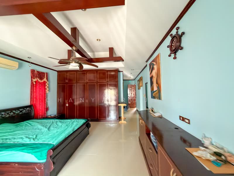 Pool Villa with Long Swimming Pool and Private Garden – Nong Pla Lai Pattaya, Chon Buri (Pattaya), Nong Pla Lai, Bang Lamung (Pattaya), Chon Buri (Pattaya), 5 Bedrooms, 252 sqm, Villa For Sale, by Chanya Rojana, 500294972 - DDproperty.com
