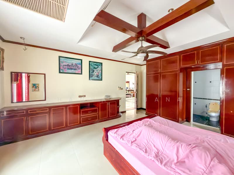 Pool Villa with Long Swimming Pool and Private Garden – Nong Pla Lai Pattaya, Chon Buri (Pattaya), Nong Pla Lai, Bang Lamung (Pattaya), Chon Buri (Pattaya), 5 Bedrooms, 252 sqm, Villa For Sale, by Chanya Rojana, 500294972 - DDproperty.com