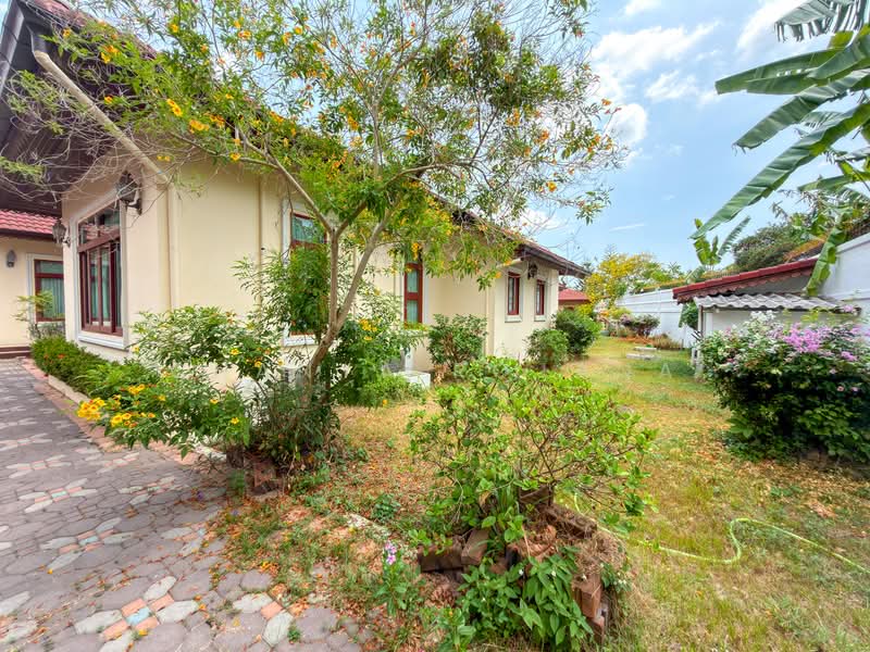 Pool Villa with Long Swimming Pool and Private Garden – Nong Pla Lai Pattaya, Chon Buri (Pattaya), Nong Pla Lai, Bang Lamung (Pattaya), Chon Buri (Pattaya), 5 Bedrooms, 252 sqm, Villa For Sale, by Chanya Rojana, 500294972 - DDproperty.com
