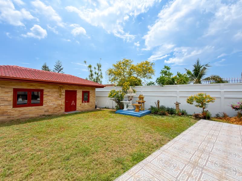 Pool Villa with Long Swimming Pool and Private Garden – Nong Pla Lai Pattaya, Chon Buri (Pattaya), Nong Pla Lai, Bang Lamung (Pattaya), Chon Buri (Pattaya), 5 Bedrooms, 252 sqm, Villa For Sale, by Chanya Rojana, 500294972 - DDproperty.com