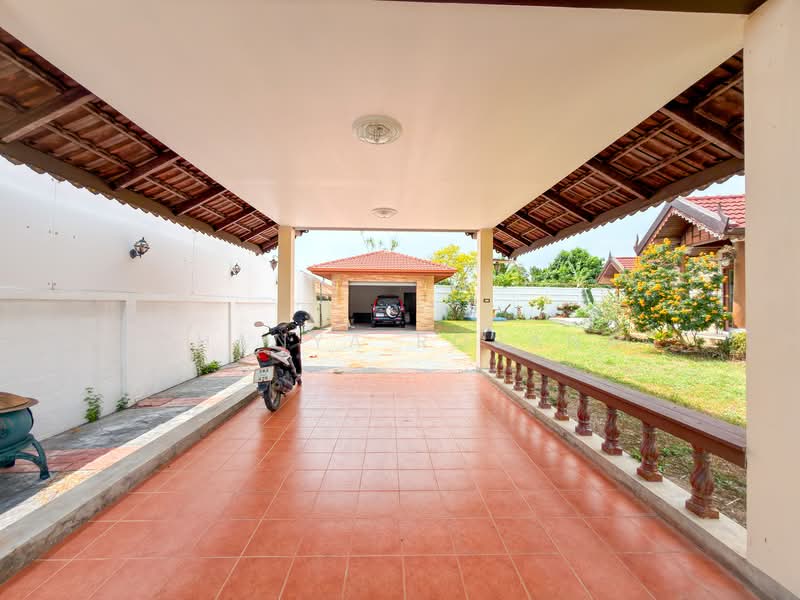 Pool Villa with Long Swimming Pool and Private Garden – Nong Pla Lai Pattaya, Chon Buri (Pattaya), Nong Pla Lai, Bang Lamung (Pattaya), Chon Buri (Pattaya), 5 Bedrooms, 252 sqm, Villa For Sale, by Chanya Rojana, 500294972 - DDproperty.com