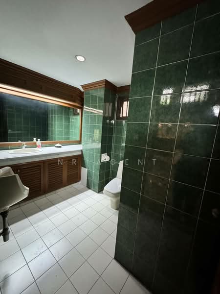 ให้เช่า - ทาวน์เฮาส์ 4 ชั้น ซอย พร้อมศรี 1 สุขุมวิท 39, กรุงเทพ