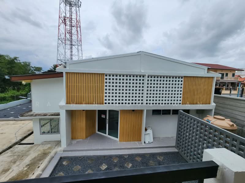 For Sale - sale! Newly renovated apartment building in Kao Saeng area, Songkhla city. Income of 60,000 THB/mont, Songkhla