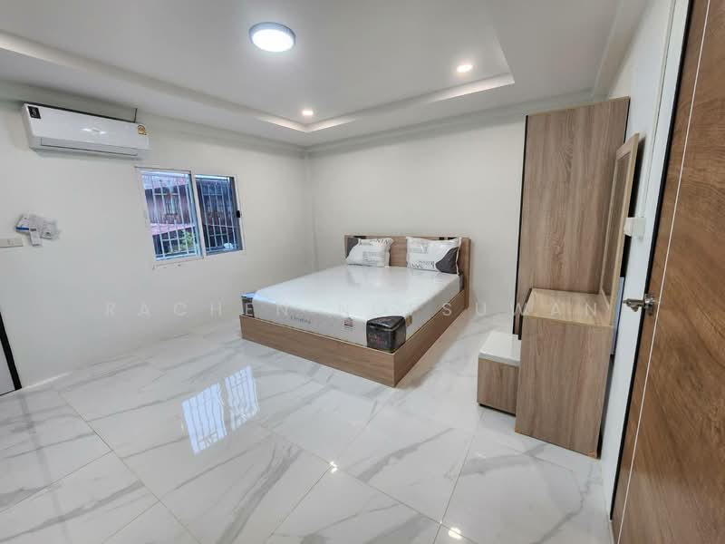 For Sale - sale! Newly renovated apartment building in Kao Saeng area, Songkhla city. Income of 60,000 THB/mont, Songkhla