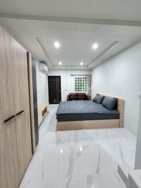 For Sale - sale! Newly renovated apartment building in Kao Saeng area, Songkhla city. Income of 60,000 THB/mont, Songkhla