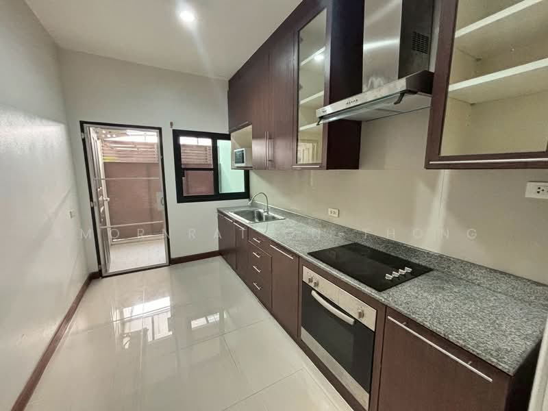 ็House, Bangkok, Khlongtoei Nua, Watthana, Bangkok, 3 Bedrooms, 300 sqm, Single Detached House For Rent, by Amornrat On-Thong, 500295052 - DDproperty.com