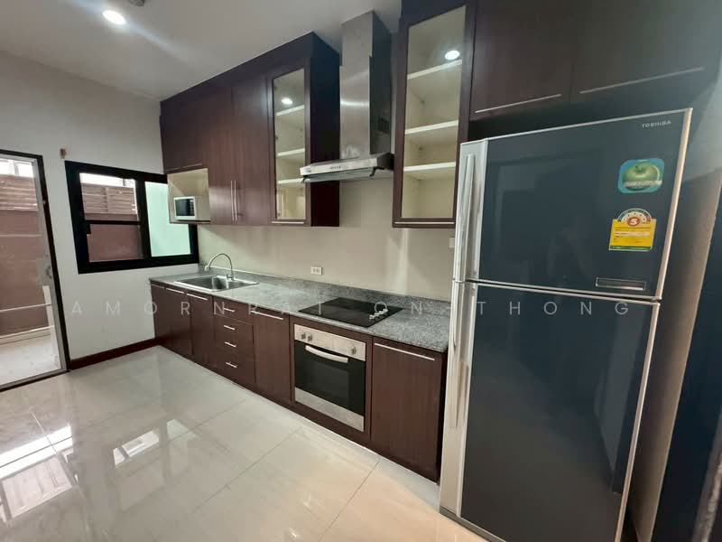 ็House, Bangkok, Khlongtoei Nua, Watthana, Bangkok, 3 Bedrooms, 300 sqm, Single Detached House For Rent, by Amornrat On-Thong, 500295052 - DDproperty.com