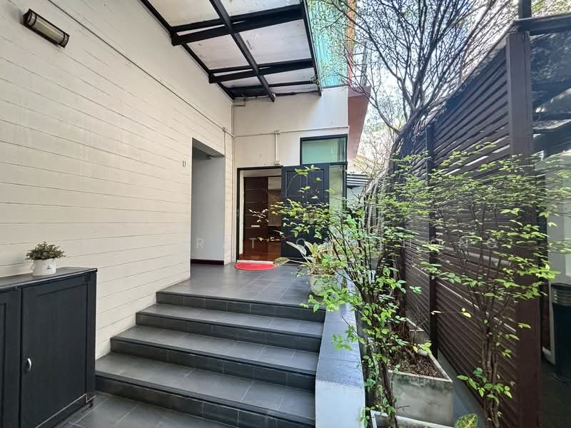 ็House, Bangkok, Khlongtoei Nua, Watthana, Bangkok, 3 Bedrooms, 300 sqm, Single Detached House For Rent, by Amornrat On-Thong, 500295052 - DDproperty.com