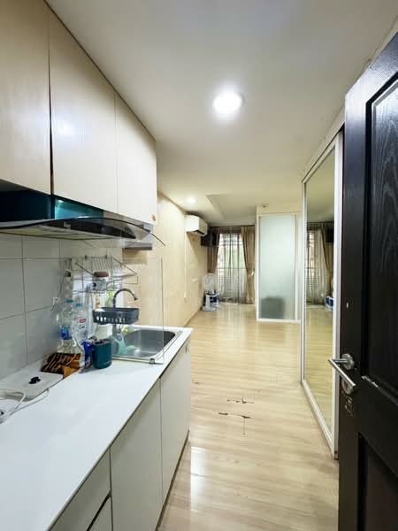 The Kris Ratchada 17, Bangkok, Inthamara 45 Alley, Din Daeng, Din Daeng, Bangkok, 1 Bedroom, 30 sqm, Condo For Sale, by The Best Property เก๋, 500295070 - DDproperty.com