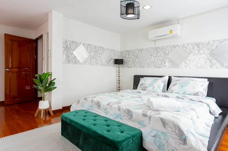 ให้เช่าทาวน์โฮม 4.5ชั้น Tropical Pool Villa หรู รัชดา–ห้วยขวาง ใกล้ MRT/BTS จตุจักร กรุงเทพฯ, Bangkok, Jom Phon, Chatuchak, Bangkok, 5 Bedrooms, 350 sqm, Townhouse For Rent, by ณภัทร พรสิริเมธากุล, 500295085 - DDproperty.com