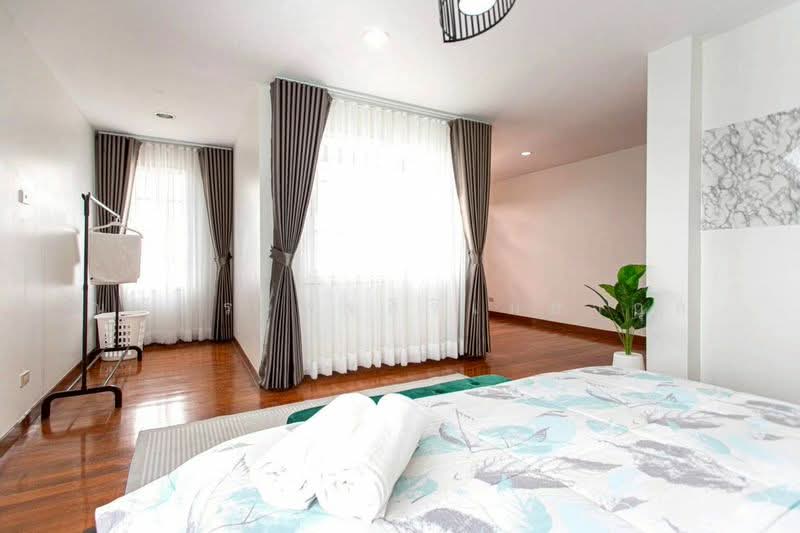 ให้เช่าทาวน์โฮม 4.5ชั้น Tropical Pool Villa หรู รัชดา–ห้วยขวาง ใกล้ MRT/BTS จตุจักร กรุงเทพฯ, Bangkok, Jom Phon, Chatuchak, Bangkok, 5 Bedrooms, 350 sqm, Townhouse For Rent, by ณภัทร พรสิริเมธากุล, 500295085 - DDproperty.com