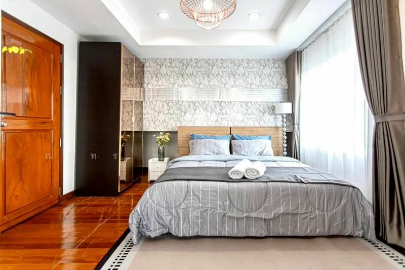 ให้เช่าทาวน์โฮม 4.5ชั้น Tropical Pool Villa หรู รัชดา–ห้วยขวาง ใกล้ MRT/BTS จตุจักร กรุงเทพฯ, Bangkok, Jom Phon, Chatuchak, Bangkok, 5 Bedrooms, 350 sqm, Townhouse For Rent, by ณภัทร พรสิริเมธากุล, 500295085 - DDproperty.com