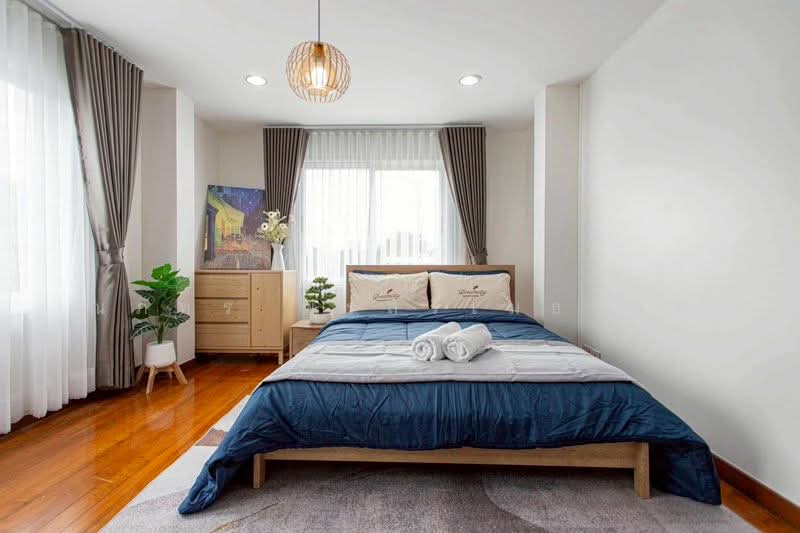 ให้เช่าทาวน์โฮม 4.5ชั้น Tropical Pool Villa หรู รัชดา–ห้วยขวาง ใกล้ MRT/BTS จตุจักร กรุงเทพฯ, กรุงเทพ, จอมพล, จตุจักร, กรุงเทพ, 350 ตร.ม., ทาวน์เฮ้าส์ ให้เช่า, โดย ณภัทร พรสิริเมธากุล, 500295085 - DDproperty.com