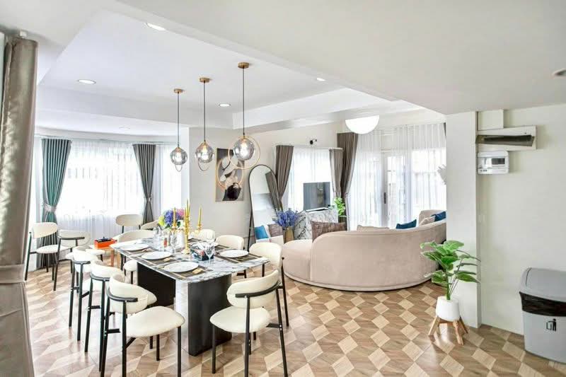 ให้เช่าทาวน์โฮม 4.5ชั้น Tropical Pool Villa หรู รัชดา–ห้วยขวาง ใกล้ MRT/BTS จตุจักร กรุงเทพฯ, Bangkok, Jom Phon, Chatuchak, Bangkok, 5 Bedrooms, 350 sqm, Townhouse For Rent, by ณภัทร พรสิริเมธากุล, 500295085 - DDproperty.com