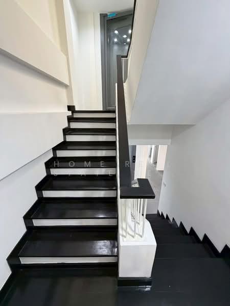 Townhome Sukhumvit 101, Bangkok, Bang Chak, Phra Khanong, Bangkok, 4 Bedrooms, 262 sqm, Townhouse For Sale, by HOME Real Estate Service, 500295090 - DDproperty.com