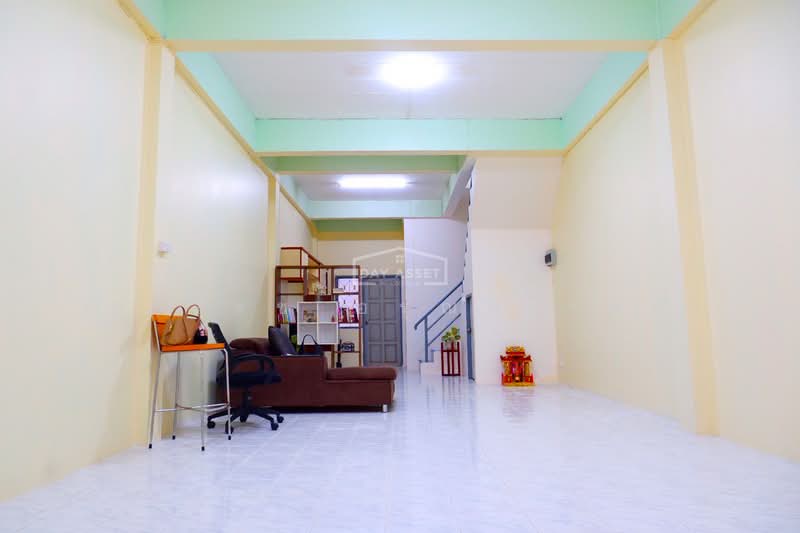 ทาวน์เฮาส์ 2 ชั้น ซอย นาคนิวาส 21/ลาดพร้าว 71, Bangkok, นาคนิวาส, Lat Phrao, Lat Phrao, Bangkok, 2 Bedrooms, 100 sqm, Townhouse For Sale, by Suradej Arunsurosn, 500295404 - DDproperty.com