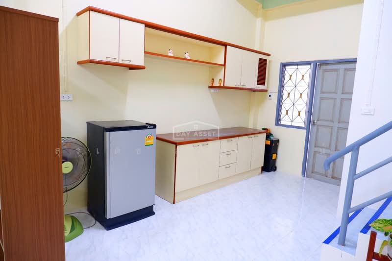 ทาวน์เฮาส์ 2 ชั้น ซอย นาคนิวาส 21/ลาดพร้าว 71, Bangkok, นาคนิวาส, Lat Phrao, Lat Phrao, Bangkok, 2 Bedrooms, 100 sqm, Townhouse For Sale, by Suradej Arunsurosn, 500295404 - DDproperty.com