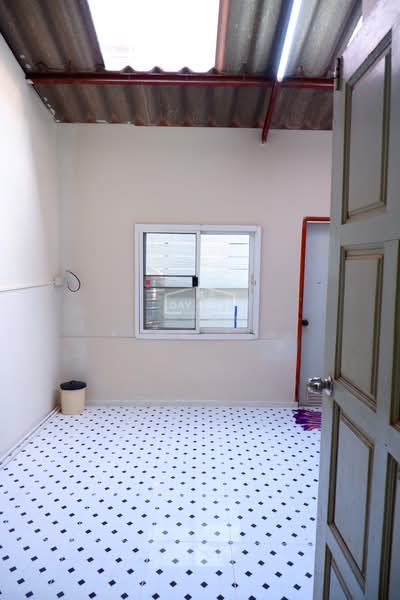 ทาวน์เฮาส์ 2 ชั้น ซอย นาคนิวาส 21/ลาดพร้าว 71, Bangkok, นาคนิวาส, Lat Phrao, Lat Phrao, Bangkok, 2 Bedrooms, 100 sqm, Townhouse For Sale, by Suradej Arunsurosn, 500295404 - DDproperty.com