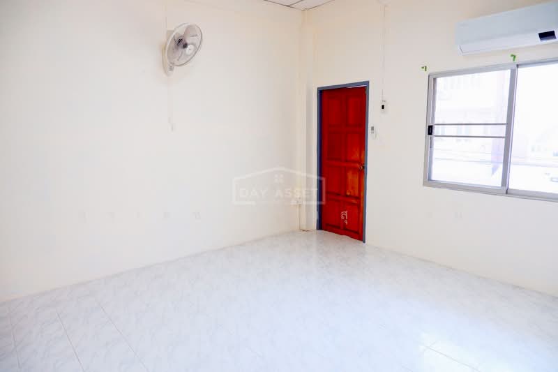 ทาวน์เฮาส์ 2 ชั้น ซอย นาคนิวาส 21/ลาดพร้าว 71, Bangkok, นาคนิวาส, Lat Phrao, Lat Phrao, Bangkok, 2 Bedrooms, 100 sqm, Townhouse For Sale, by Suradej Arunsurosn, 500295404 - DDproperty.com