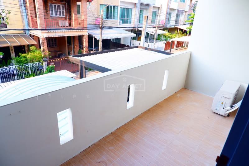 ทาวน์เฮาส์ 2 ชั้น ซอย นาคนิวาส 21/ลาดพร้าว 71, Bangkok, นาคนิวาส, Lat Phrao, Lat Phrao, Bangkok, 2 Bedrooms, 100 sqm, Townhouse For Sale, by Suradej Arunsurosn, 500295404 - DDproperty.com