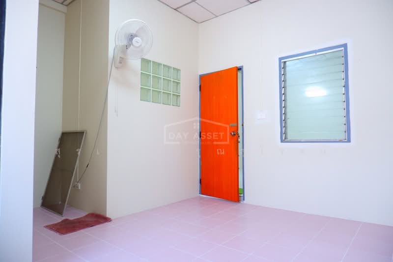 ทาวน์เฮาส์ 2 ชั้น ซอย นาคนิวาส 21/ลาดพร้าว 71, Bangkok, นาคนิวาส, Lat Phrao, Lat Phrao, Bangkok, 2 Bedrooms, 100 sqm, Townhouse For Sale, by Suradej Arunsurosn, 500295404 - DDproperty.com