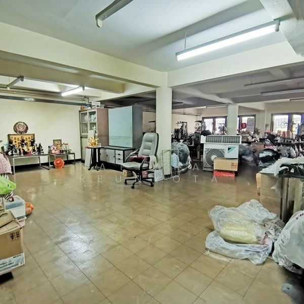 3-BR Townhouse, Bangkok, Ban Chang Lo, Bangkok Noi, Bangkok, 3 Bedrooms, 870 sqm, Townhouse For Sale, by Nattapat Reunyota, 500295446 - DDproperty.com