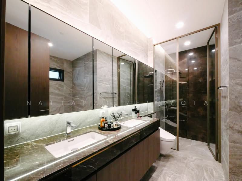 The Esse Sukhumvit 36, Bangkok, Soi Sukhumvit 36, Sukhumvit Road, Phra Kanong, Khlong Toei, Bangkok, 3 Bedrooms, 124 sqm, Condo For Sale, by Nattapat Reunyota, 500295482 - DDproperty.com