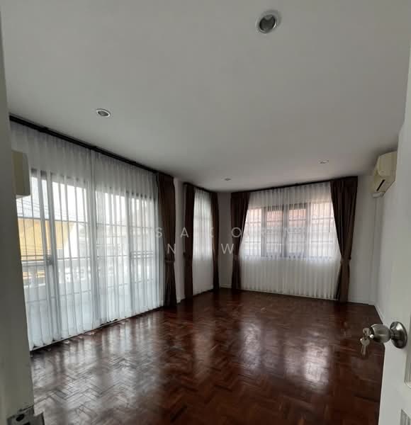 5-BR House, Bangkok, Phlapphla, Wang Thonglang, Bangkok, 5 Bedrooms, 400 sqm, Single Detached House For Rent, by Nisakorn Wingwat, 500295571 - DDproperty.com
