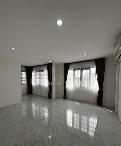 5-BR House, Bangkok, Phlapphla, Wang Thonglang, Bangkok, 5 Bedrooms, 400 sqm, Single Detached House For Sale, by Nisakorn Wingwat, 500295630 - DDproperty.com