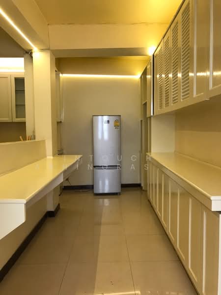 3-BR House, Bangkok, Phra Kanong Nua, Watthana, Bangkok, 3 Bedrooms, 400 sqm, Single Detached House For Rent, by Intouch Abhinorasaeth, 500295716 - DDproperty.com