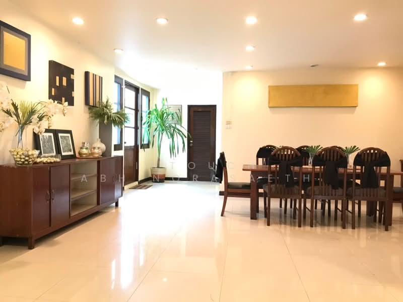 3-BR House, Bangkok, Phra Kanong Nua, Watthana, Bangkok, 3 Bedrooms, 400 sqm, Single Detached House For Rent, by Intouch Abhinorasaeth, 500295716 - DDproperty.com
