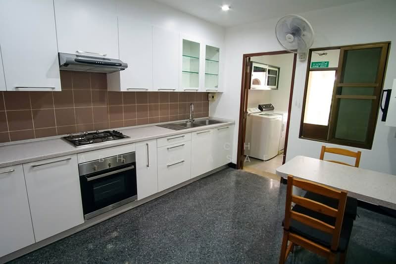 Raintree Village Apartment, Bangkok, 21 Soi Sukhumvit 41, Khlong Tan Nua, Watthana, Bangkok, 3 Bedrooms, 268 sqm, Apartment For Rent, by Intouch Abhinorasaeth, 500295727 - DDproperty.com