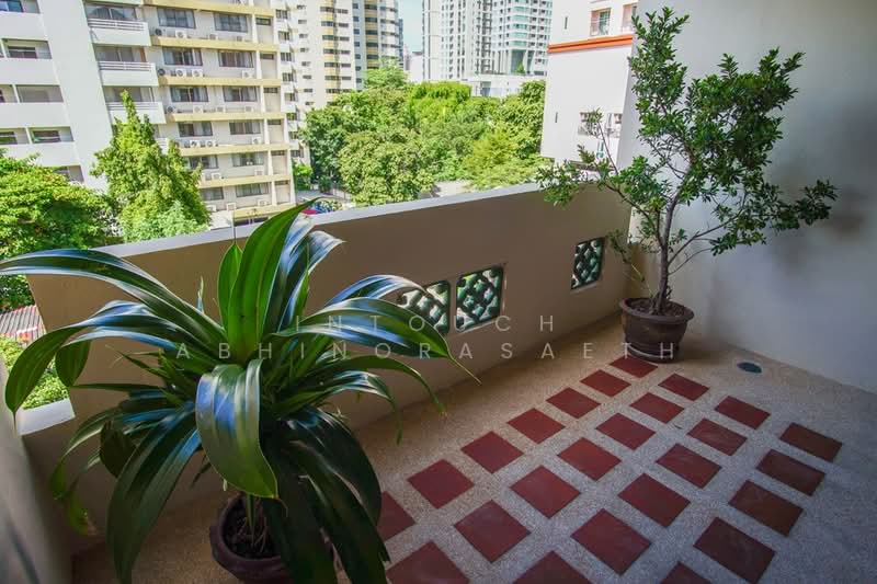 Raintree Village Apartment, Bangkok, 21 Soi Sukhumvit 41, Khlong Tan Nua, Watthana, Bangkok, 3 Bedrooms, 268 sqm, Apartment For Rent, by Intouch Abhinorasaeth, 500295727 - DDproperty.com