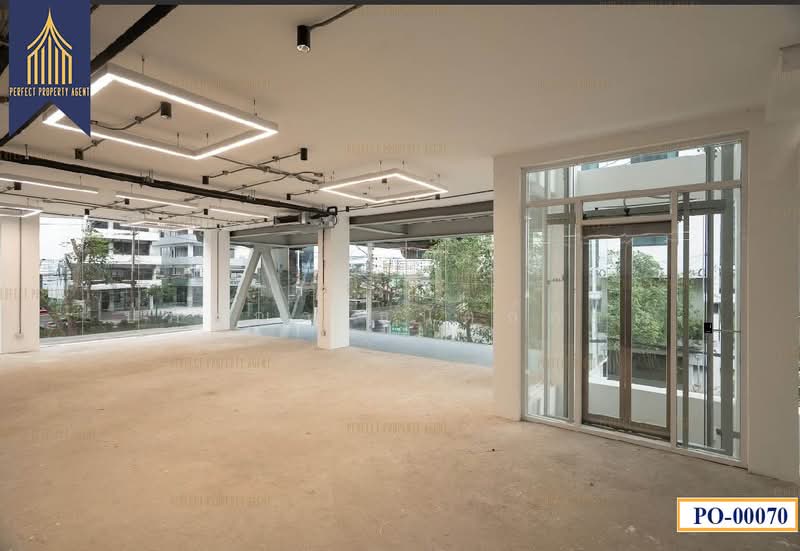 อาคาร 5 ชั้น โชว์รูม ออฟฟิศ พระรามเก้า, Bangkok, Suan Luang, Suan Luang, Bangkok, 6 Bedrooms, 1,500 sqm, Townhouse For Sale, by ปภัชญา ธนัตถ์ภรณ์, 500295767 - DDproperty.com
