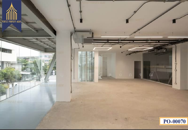อาคาร 5 ชั้น โชว์รูม ออฟฟิศ พระรามเก้า, Bangkok, Suan Luang, Suan Luang, Bangkok, 6 Bedrooms, 1,500 sqm, Townhouse For Sale, by ปภัชญา ธนัตถ์ภรณ์, 500295767 - DDproperty.com