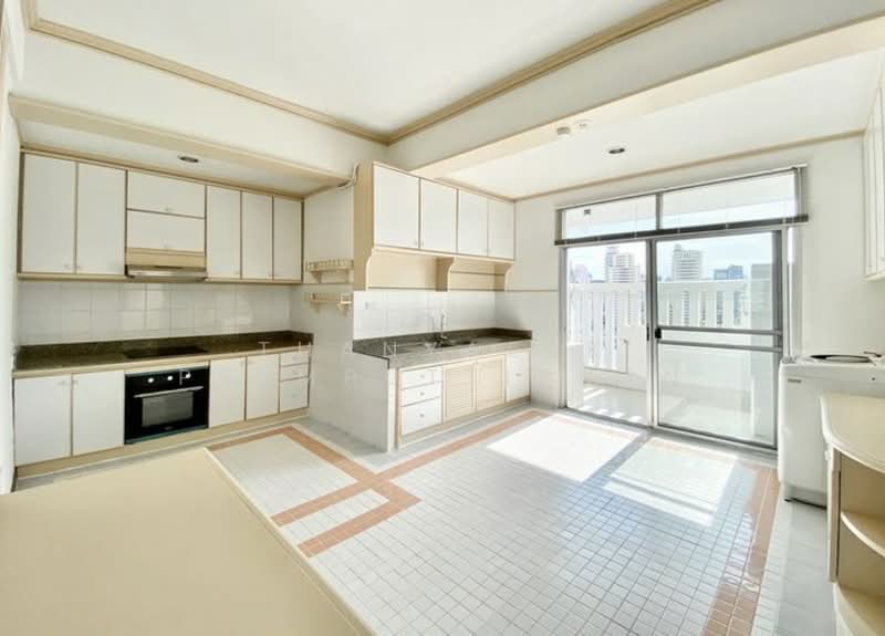 KC Court, Bangkok, 28 Soi Thonglor 13, Khlong Tan Nua, Watthana, Bangkok, 3 Bedrooms, 250 sqm, Condo For Rent, by Thanyalak Premputtiphan, 500295831 - DDproperty.com