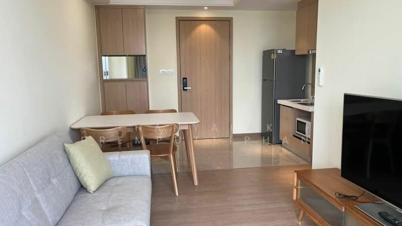 Regal Sathon-Naradhiwas, Bangkok, Naradhiwas Rajanagarindra Road, Thung Maha Mek, Sathon, Bangkok, 1 Bedroom, 35 sqm, Condo For Rent, by Thanyalak Premputtiphan, 500295946 - DDproperty.com