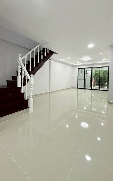 หมู่บ้าน ดุลิยานนท์ สนามบินน้ำ ท่าทราย เมืองนนทบุรี อยู่หลังกองสลาก สนามบินน้ำ, นนทบุรี, ติวานนท์, ท่าทราย, เมืองนนทบุรี, นนทบุรี, 120 ตร.ม., ทาวน์เฮ้าส์ ขาย, โดย บุษบากร (เจี๊ยบ), 500296068 - DDproperty.com