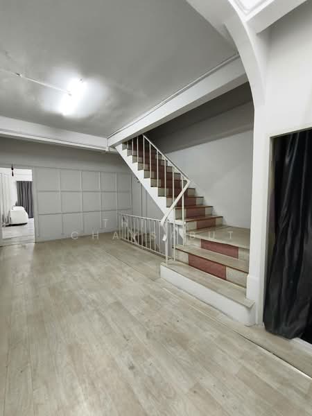ให้เช่า - ทาวน์เฮ้าส์ขนาด 350 ตร.ม. ใกล้MRTไฟฉาย ,จรัญ13, กรุงเทพ