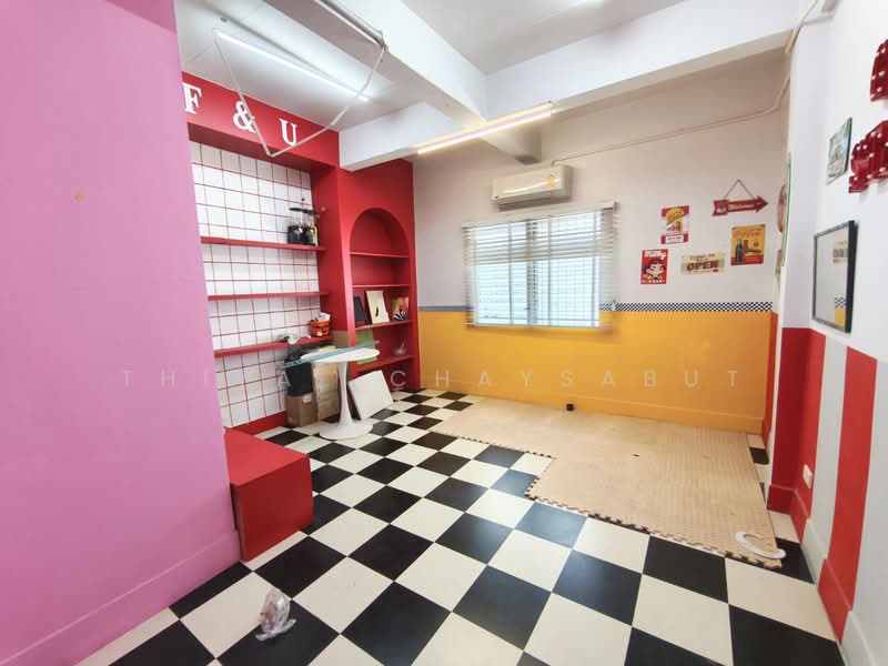 ให้เช่า - ทาวน์เฮ้าส์ขนาด 350 ตร.ม. ใกล้MRTไฟฉาย ,จรัญ13, กรุงเทพ