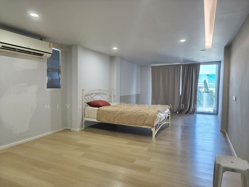 ทาวน์เฮ้าส์ขนาด 350 ตร.ม. ใกล้MRTไฟฉาย ,จรัญ13, Bangkok, Bang Khun Sri, Bangkok Noi, Bangkok, 4 Bedrooms, 350 sqm, Townhouse For Rent, by Thiya​ Chaysabut, 500296075 - DDproperty.com