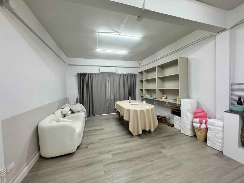 ให้เช่า - ทาวน์เฮ้าส์ขนาด 350 ตร.ม. ใกล้MRTไฟฉาย ,จรัญ13, กรุงเทพ