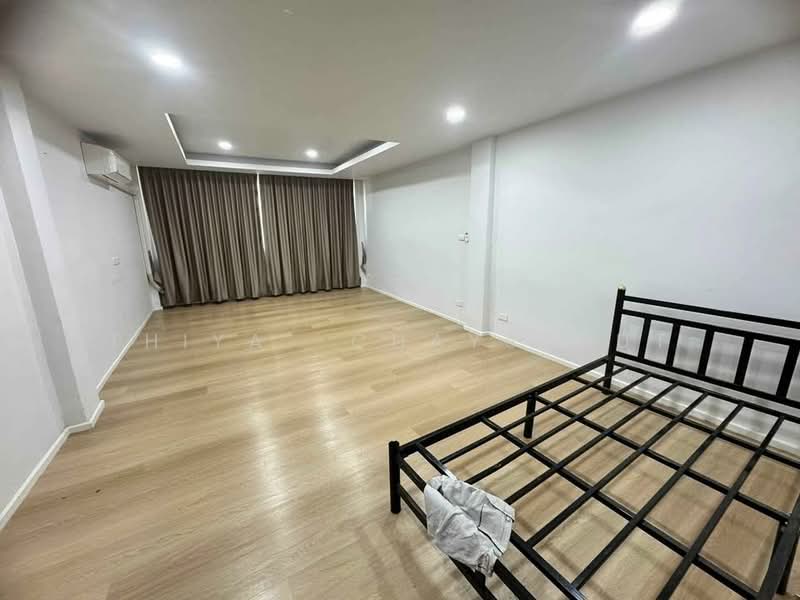 ทาวน์เฮ้าส์ขนาด 350 ตร.ม. ใกล้MRTไฟฉาย ,จรัญ13, Bangkok, Bang Khun Sri, Bangkok Noi, Bangkok, 4 Bedrooms, 350 sqm, Townhouse For Rent, by Thiya​ Chaysabut, 500296075 - DDproperty.com