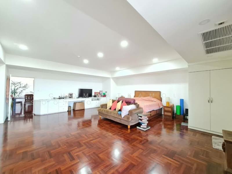 Oriental Towers, Bangkok, 25 Soi Ekkamai 12, Ekkamai Road, Khlong Tan Nua, Watthana, Bangkok, 3 Bedrooms, 319 sqm, Condo For Sale, by Chomratkamol Soontorntarawong (Gor), 500296140 - DDproperty.com