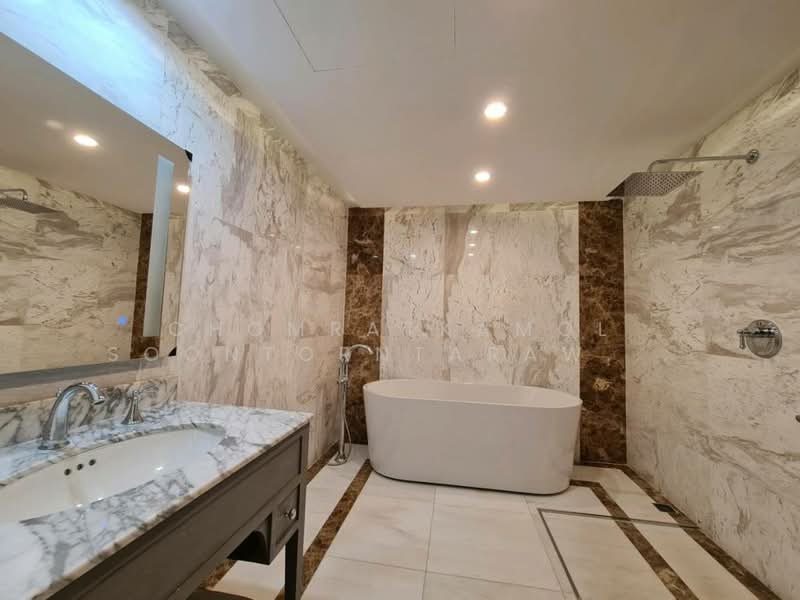 H Sukhumvit 43, Bangkok, 28 Sukhumvit 34 Road, Khlong Tan Nua, Watthana, Bangkok, 4 Bedrooms, 238 sqm, Condo For Sale, by Chomratkamol Soontorntarawong (Gor), 500296192 - DDproperty.com