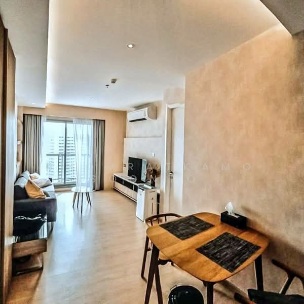 H Sukhumvit 43, Bangkok, 28 Sukhumvit 34 Road, Khlong Tan Nua, Watthana, Bangkok, 1 Bedroom, 42 sqm, Condo For Sale, by Chomratkamol Soontorntarawong (Gor), 500296198 - DDproperty.com