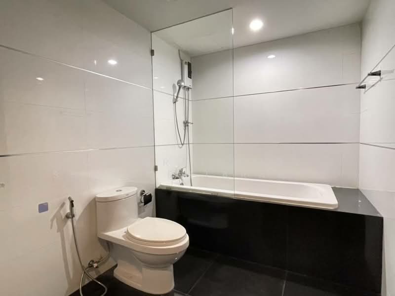 D.S. Tower 1 Sukhumvit 33, Bangkok, Soi Phrom Chit, Khlong Tan Nua, Watthana, Bangkok, 4 Bedrooms, 236 sqm, Condo For Rent, by Chomratkamol Soontorntarawong (Gor), 500296246 - DDproperty.com